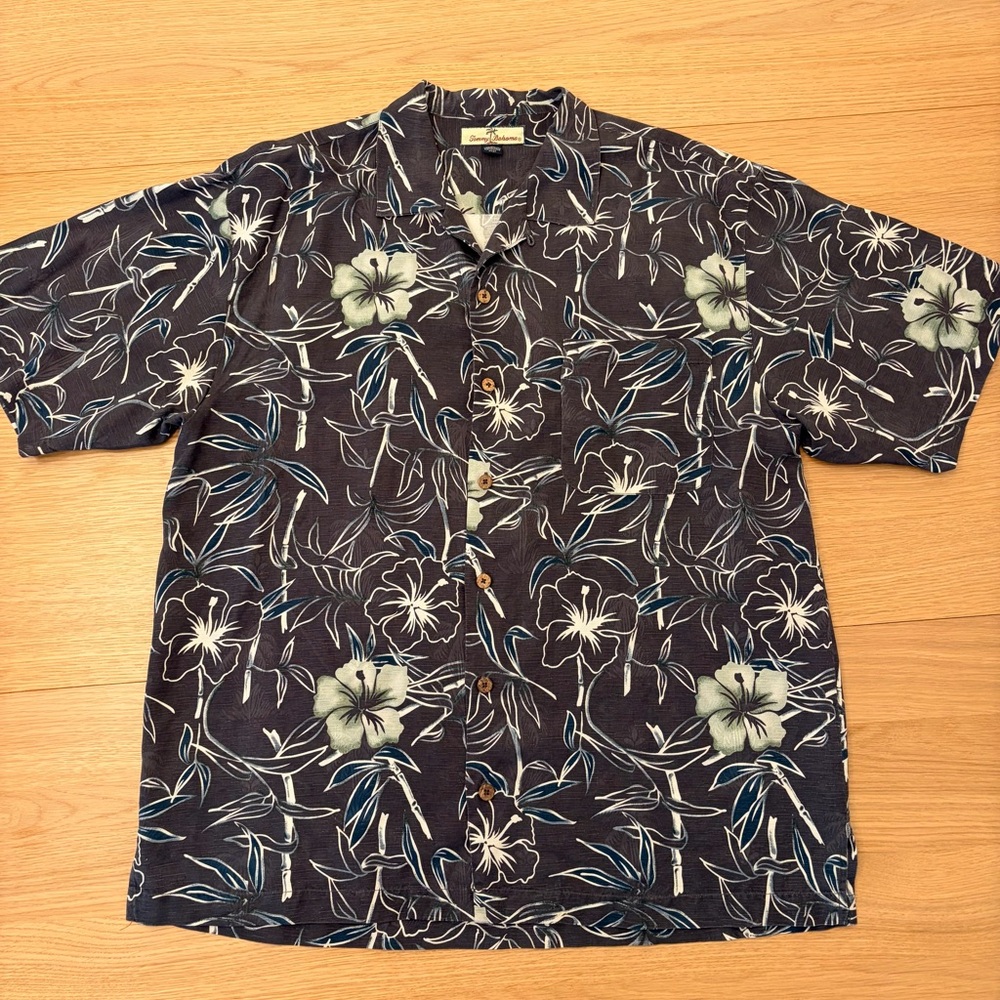 Great Father’s Day Gift! Tommy Bahama black Floral Button Down Shirt 100% silk